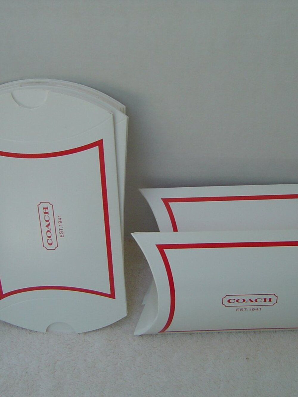 AUTHENTIC COACH LOT OF 10 WHITE AND RED POP UP SMALL BOXES    NEW WITHOUT TAGS - Picture 6 of 7